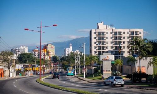 Resende fecha primeiro semestre de 2025 com melhor saldo de empregos do Vale do Paraíba